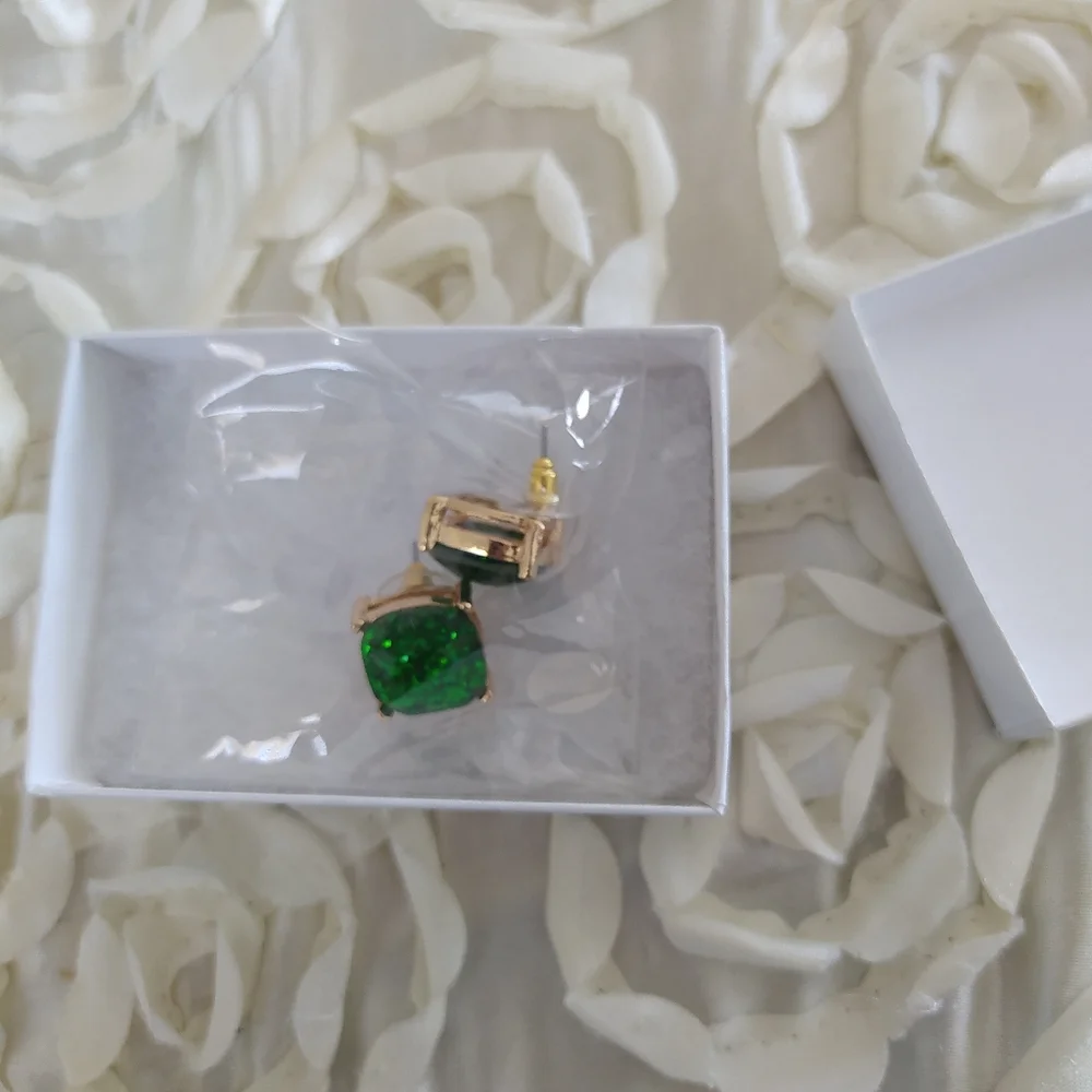 New square stud earrings - Picture 7 of 12